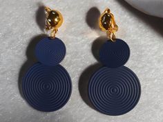 small and light style  Hammered blue disc These hang 2 inches gold  clip on closure Very lightweight  Pairs beautifully with other gold or blue accessories Blue Clip-on Drop Earrings, Blue Disc, Blue Accessories, Gold Clips, Light Style, Hammered Metal, Earrings Blue, Fashion Lighting, Clip On