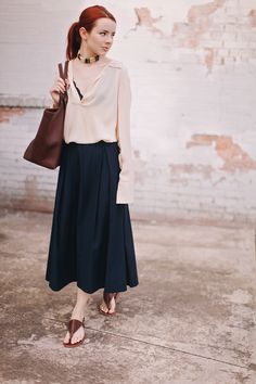 Acl Style, Choker Beads, Bone Choker, District 4, Navy Midi Skirt, Pinstripe Skirt, Street Style Fall Winter, Outfit Street