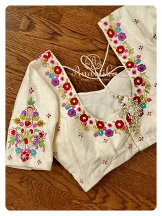 White Maggam Work Blouse, White Blouse Embroidery Designs, White Blouse Designs, Gold Blouse Designs, Boat Neck Blouse Design, Blouse Designs Catalogue, Kids Blouse Designs