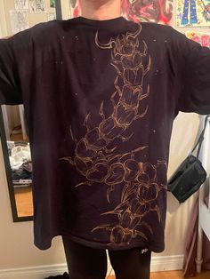 Bleached Anime Shirt, Painting Bleach On Shirt, Bleach Shoes Ideas, Custom Bleach Shirts, Bleach On Shirt Art, Bleached Hoodies Ideas, Bleach Graphic Design, Bleach Sweaters Diy