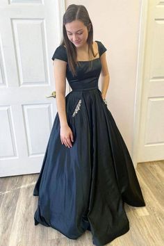 Black Satin Prom Dress, Satin Long Prom Dress, Simple Evening Dress, Black Caps, Prom Dress Black, Prom Dresses Simple, Black Bridesmaids, Prom Dresses With Pockets, Satin Noir