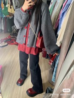 Shapeless Outfit, Grandma Style, Nerd Fashion, Mode Hippie, Cool Fits, Swaggy Outfits, Mode Inspo, Red Outfit, 가을 패션