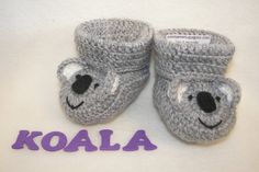 there is a pair of crocheted baby shoes with a koala face on it