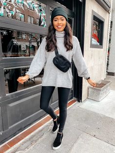 29 Stylish Mom Outfits to Get You Through 2023 - Lux & Concord Fall Belt Bag Outfits, Lulu Belt Bag Outfit Winter, Belt Bag Winter Outfit, Outfits With A Belt Bag, Cute Outfits With Belt Bag, Lululemon Waist Bag, Lululemon Everyday Belt Bag, Belt Purse Outfit, Outfit Ideas With Lululemon Belt Bag