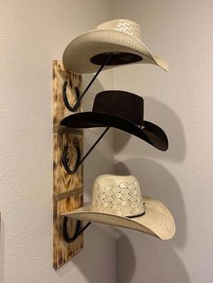 Horseshoe Cowboy Hat Rack, Cowgirl Hat Holder, Horse Shoe Hat Holder, Horse Shoe Hat Rack, Metal Hat Rack, Horseshoe Ideas Welding Projects, Homemade Western Decor, Horseshoe Hat Rack, Western Welding Projects