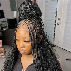 Fulani Braids With Bun, Funali Braids Flip Over, Fulani Braids Side Part, Fulani Braids Hairstyles Designs, Install Wig, Fulani Braids Hairstyles, Hairstyles Designs