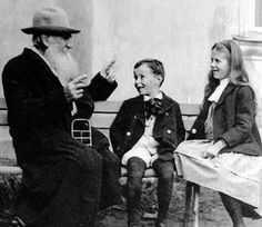 an old black and white photo of three people sitting on a bench with the caption leo tolstoy torunlarna hika