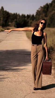 High Waisted Pants Outfit, Realistic Goals, Office Outfits Women, Looks Street Style, Street Style Inspiration, Mode Inspo, Looks Chic, Look Vintage