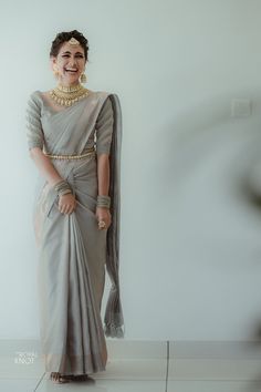 Light Lehenga Simple, Wedding Party Look In Saree, Lengha Look For Wedding, Wedding Saree Styles, Malayali Wedding Saree, Aesthetic Saree Look For Wedding, Kerala Wedding Saree Collection, Saree Look Traditional Wedding, Traditional South Indian Saree Look