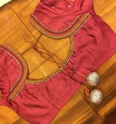 Saree Sleeveless, Saree Simple, Blouse Designs Saree, Red Sheath Dress, Saree Blouse Neck Designs, Blouse Back Neck Designs, Sari Blouse Designs, New Blouse Designs, Blouses Women