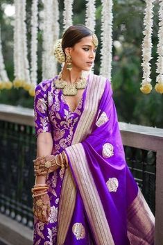 Purple Banarsi Suit, Purple Indian Suit, Purple Dress Outfit Party, Banarasi Suit Designs Latest, Purple Dress Outfit, Fashion Purple, Purple Foil, Trendy Outfits Indian, Outfits Indian