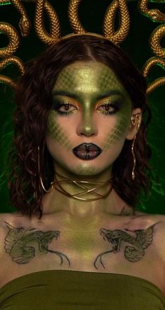 Medusa Makeup Ideas Halloween, Costume Party Makeup, Halloween 2023 Ideas Costume, Reptile Makeup Halloween, Halloween Costumes Makeup Creative, Scary Medusa Costume, Medusa Make Up Ideas, Halloween 2024 Makeup, Medusa Inspired Makeup