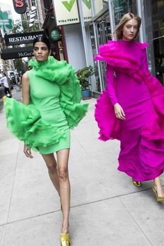 We took the most out-of-the-box looks from New York's Spring 2018 runways to the streets: Bhumika Arora, Bold Colors Outfits, Editorial Dress, Colourful Style, Jeanne Lanvin, Quirky Fashion, Colourful Outfits, Colorful Fashion, Lanvin