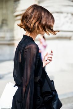 if the flat iron worked with my short kinks... French Street Fashion, Belle Silhouette, French Girl Style, French Hair, Looks Street Style, 가을 패션, French Girl, Street Style Looks