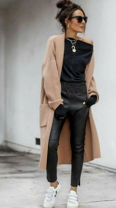 Lederhosen Outfit, Home Wear Women, Stil Elegant, Looks Street Style, Trendy Fall Outfits, Camel Coat, Home Wear, Casual Fall Outfits