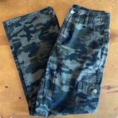 Bnwot, Never Worn Camo Design ( Light And Dark Army Green, Black) No Rips Or Stains 29”Inseam Shein Jeans, Jean Color, Camo Designs, Design Light, Light And Dark, Trouser Jeans, Size Tag, Flare Jeans, Army Green