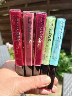 Gloss Avon, Avon Lip Gloss, Mac Diva Lipstick, Avon Lip, Join Avon, Cute Eyeshadow Looks, Avon Cosmetics, Nyx Lipstick, Avon Beauty