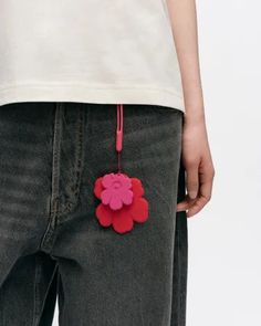 The Viisaus key chain includes two different sized Unikko pattern flowers made of recycled thermoplastic rubber. Height: 3 in Width: 3 in Main material: 100 % Thermoplastic rubber Maija Isola, Coordinating Outfits, Latest Bags, Flower Making, Key Chain, Flower Patterns, Jewelry Stores, My Jewellery, Clothes For Sale