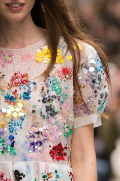 Ashish at London Spring 2016 (Details) Couture Dior, Detail Couture, Tambour Embroidery, London Spring, Fashion Weeks, Live Video, 2016 Fashion, Mode Inspiration