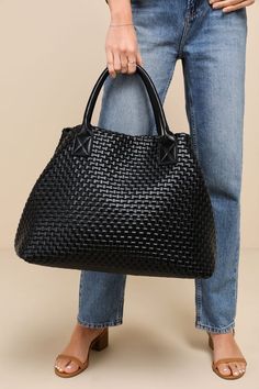 Black Tote Bag - Woven Vegan Leather Bag - Oversized Tote Bag - Lulus Woven Purse Outfit, Affordable Luxury Handbags, Fall Bags 2024, Handbags 2024 Trends, Work Totes For Women, Big Bags For Women, Big Hand Bag, Skirt Fall Outfits, Chic Work Bag