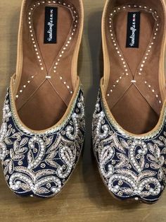 Extremely beautiful Blue fabric jutti with white beads and zardosi work. This jutti is truly a stunner and love at first site. *Ethnic Shoes/Women Flats/Handmade Indian Designer Women Shoes or Slippers/Royal shoes/traditional style WomenIf you are looking for White color you can order from herehttps://www.etsy.com/in-en/listing/1008829009/white-beaded-bridal-shoes-white-womenIf you are looking for rose gold color you can find it herehttps://www.etsy.com/in-en/listing/667080771/rose-gold-beaded-b Slip-on Flats With Zari Work For Reception, Slip-on Flats With Mirror Work For Wedding, Wedding Slip-on Flats For Festivals, Diwali Reception Flats, Festive Flats With Gota Work For Reception, Festive Meenakari Flats, Cutdana Flats For Diwali Party, Festive Flats With Dori Work, Bollywood Style Festive Flat Wedding Shoes