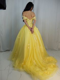 Neckline: Off-the-ShoulderSilhouette: Ball GownBuilt-in Bra: YesSleeve: SleevelessWaist: NaturalBack Style: Lace UpHemline/Train: Sweep/Brush Train Yellow Prom Dresses, Prom Dress Short Lace, Custom Design Dress, Party Dresses Uk, डिजाइनर कपड़े, Yellow Prom, Yellow Evening Dresses, Black Lace Prom Dress, Tulle Applique