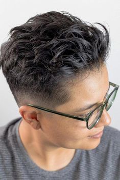 Stylish Androgynous Haircuts For All Hair Types And Hair Moods (Top Ideas to Try in 2022) ★ Short Hairstyle Women Masc, Short Butch Haircut, Short Curly Hair Fade, Butch Haircuts Women, Pixie Fade Haircut, Pixie Side Part, Short Fade Haircut For Women, Trans Haircut, Masc Haircuts For Women