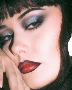 Metal Makeup Looks, 90s Goth Makeup, Witchy Makeup, Rock Makeup, Red Hair Looks, Cherry Red Hair, Funky Makeup