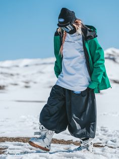 It's impossible to beat these pants' bagginess and steezy colorways. Styled to make every fit look amazing, these baggy snow pants are guaranteed to be your favorite winter investment. Designed with 2 front zipper pockets, 2 back pockets, snow repelling elastic cuffs, there's no way you won’t enjoy your day in them. Features Include: Membrane: 15k Waterproofing / 10k Breathability Fabric: Polyester, OMINI-HEAT tech applied to save more heat. Fit: Baggy Insulation: Advanced Skin Warm Insulated Se Snow Fits, Free Skiing, Outfits Baggy, Ski Socks, Snow Outfit, Snowboarding Outfit, Enjoy Your Day, Skiing Outfit, Snow Skiing