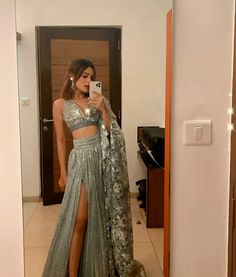 Lehenga Designs Modern, Indian Style Prom Dress, Indian Prom Outfits, Prom Lengha, Lengha Choli Modern, Indian Attire Modern, Lengha Choli Modern Wedding, Modern Lehenga Designs Style, Modern Ethnic Outfits