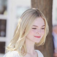 Aesthetic People, Elle Fanning, Pale Skin, Blonde Girl, Girl Face, Pretty Woman, Hair Inspo