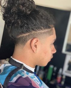 Mid Taper Fade Haircut Long Hair, Low Taper Fade Undercut, Drop Fade With Long Hair, Taper Undercut Long Hair, Curly Man Bun Fade, Fades For Long Hair For Men, Haircuts For Long Hair Men Undercut, High Taper Long Hair, Burst Fade With Long Hair