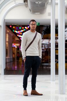 Hipster Man, Trendy Mens Fashion, Boating Outfit, Man Standing, Men Street, Mens Winter Fashion