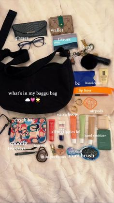 #baggu#bag #whatsinmybag #whatsinmypurse #pinterest#aesthetic Whats In Bag Aesthetic, Gift Bag Ideas For Friends, What's In My Baggu, What To Pack In Your Bag, What To Put In My Bag, What’s In My Crossbody Bag, What To Have In Your Purse, What’s In My Baggu, Baggu Bag Aesthetic