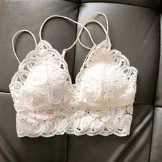 Ivory Lace Bralette With Adjustable Straps Removable Pads Included Size M ,Removed Tags But Never Worn Spring Lace Beige Bra, Spring Beige Lace Bra, White Lace Bra Feminine Style, White Lace Feminine Bra, White Lace Bra-friendly Top, White Lace Bra With Delicate Straps, Feminine White Bra With Delicate Straps, Summer Lace Bra In Cream Color, White Lace Top, Bra Friendly