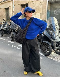 Cobalt Outfit, Goth Cargo Pants, Cobalt Blue Outfit, Blue Sweater Outfit, Cargo Pants Baggy, Casual Harajuku, Oversized Clothes, Pants Baggy