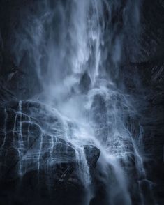 a waterfall is shown in black and white