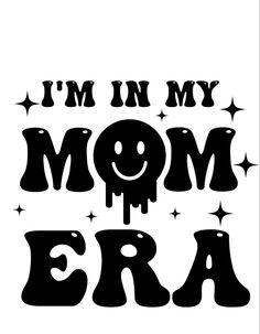 Momma Svg Free, Koozie Ideas Vinyl Svg Free, In My Mama Era, Cricut Shirt Ideas Women Svg Free, Cute Shirt Designs Vinyl, Svg Tshirt Ideas, Svg Shirt Ideas, Shirt Svg Designs, Construction Svg