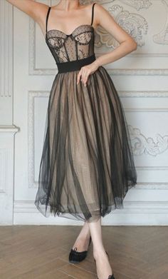 Black Lace Cocktail Tulle Dress Homecoming. https://pradize.com/collection/tight-black-long-dresses?menu= Long Tight Black Dress, Black Long Dresses, Black Dress Midi, Long Black Evening Dress, Prom Dress Inspo, Dress Homecoming, Black French, Elegant Ladies, Bodycon Maxi Dresses