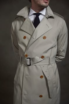 Earl is based on the classic trench coat developed to be worn by Army officers and adapted for the trenches of the first world war. Functional as it is stylish, our version of this iconic classic comes in a polyester cotton blend that keeps you warm and dry throughout any occasion. | fall outfits | fall mens fashion outfits | fall clothes for men | fall men outfits | coats | coat men | mens style | mens fashion | mens fall fashion | mens clothing fall | mens Guys Trench Coat Outfits, Fall Men Outfits, Trench Coat Outfit Men, Sports Jacket Outfit, Trench Coat Design, Tailored Suits For Men, Mens Trench Coat, Mens Tailored Suits, Bespoke Shirts