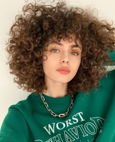 Medium Curly Haircuts, Curly Hair Photos, Short Curly Haircuts, Haircuts For Curly Hair, Wavy Curly Hair, Curly Hair Inspiration, Curly Girl Hairstyles, Curly Hair Cuts, Short Curly Hair