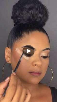 25K views · 3.7K reactions | Tutorial para iniciantes ✨

.
.
🎥 @vivimaneco 💖
#tutorial #tutorialmaquiagem #maquiagem #maquiagemprofissional #maquiagemfesta #maquiagemperfeita #iniciantemakeup | Dicas de Automaquiagem 💕