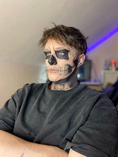 Guys Skeleton Makeup, Half Face Skeleton Makeup Men, Skull Make Up Boy, Skull Make Up Male, Male Skull Makeup Easy, Skeleton Makeup Man Beard, Skeleton Men Makeup, Skeleton Makeup On Men, Men’s Skull Makeup