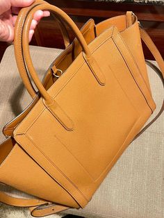 Ralph Lauren Tote Brown Bag. Condition is Pre-owned. Shipped with USPS Priority Mail. Large Capacity Tan Bags For Office, Tan Office Bags With Large Capacity, High-end Cognac Bag For Office, High-end Cognac Office Bag, Tan Office Tote Bag, Office Tan Tote Bag, Classic Tan Bags With Large Capacity, Timeless Gold Bag, Timeless Gold Bag With Handles