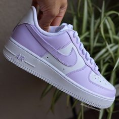 Painted Nike Air Force, Nike Blazer Outfit, Nike Shoes Women Fashion, Painted Nikes, Pretty Sneakers, Purple Nikes