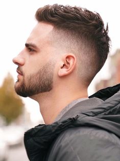 Casual Brush Up with High Fade - This is a casual, laid-back cut that’s great as an everyday hairstyle. You can style it to be neater or messier depending on your personal style. Short Fade Haircut, High Fade Haircut, Mens Hairstyles With Beard, Cool Mens Haircuts, Beard Hairstyle