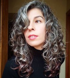 Gray Curly Hair with Brown Lowlights Brown Hair With Silver Highlights, Natural White Hair, Grey Hair Care, Grey Curly Hair, Highlights Curly Hair, Grey Hair Inspiration, Brown Curly Hair, Beautiful Gray Hair, Dyed Blonde Hair