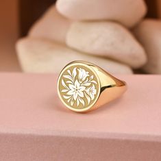 Welcome to LUXJ, Here you will find a beautiful selection of round signet rings with a variety of designs such as our Lily of the Valley signet ring. Our team is happy to assist you with any questions you may have and we look forward to creating these special jewelry for you. *The images are taken from us and you will receive your ring as shown* | Information about the ring | - Face Size: 14x14mm - Band width at the bottom: 4mm | Material | - Sterling Silver 925 - Gold Vermail (925 base) - 9K Re Lily Ring, The Ring Face, Signet Rings, Month Gifts, Special Jewelry, Birth Flower, Personalized Birthday Gifts, Birth Month, Birth Flowers