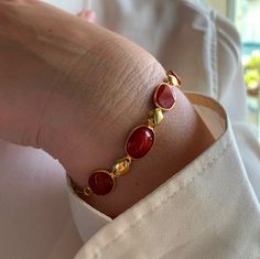 BEAUTIFUL BRACELET CORAL RED ORIGINAL, GENUINE  Set in Silver 925 Gold dipper 24k Red Dark Color Colar - Branch Size 25mm X 10mm  Total Set 19,5 Cm ( Usa Size 7,65)  Set in Silver 925 Gold dipper 24k  measure Bracelet 19,5Cm    Will be delivered IN A BOX TO GIFT   IN MY INSEZIONI ONLY THE ORIGINAL hand   VISIT MY OTHER ADS ALL ITEMS ARE MADE BY Torre del Greco Red Adjustable Classic Jewelry, Red Gold Jubilee Bracelet For Gift, Red Polished Bracelets For Formal Occasions, Adjustable Red Bracelets For Formal Occasions, Red Bracelet With Polished Finish As Gift, Red Bracelet With Polished Finish For Gift, Red Jubilee Gold Bracelet Gift, Red Polished Bracelets For Gifts, Handmade Red Bracelet For Anniversary