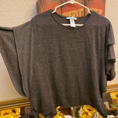 She And Sky Blouse Size Small And Medium Gray Top For Day Out In Fall, Casual Stretch Tops For Brunch, Gray Short Sleeve Knit Top For Spring, Trendy Batwing Sleeve Top For Layering, Crew Neck Tops For Fall Brunch, Fall Brunch Crew Neck Tops, Gray Tops For Spring Day Out, Gray Tops For A Spring Day Out, Fall Short Sleeve Blouse For Brunch